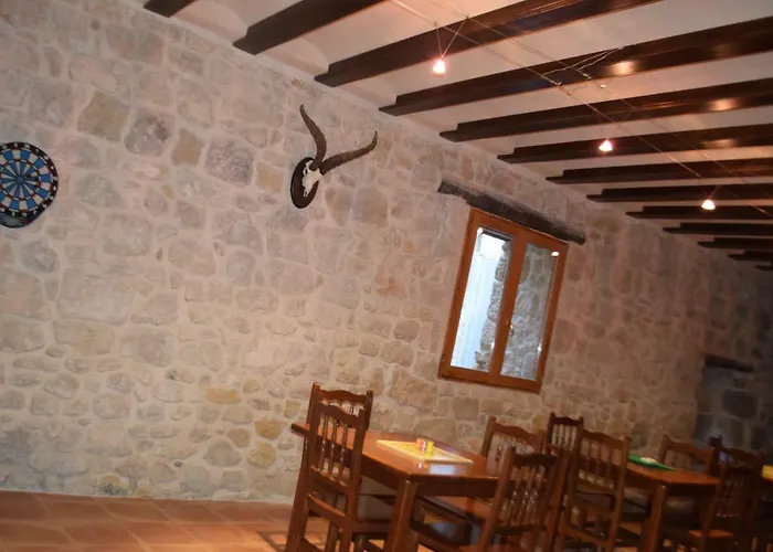 Hotel cerca del colegio: Apartamentos La Muralla